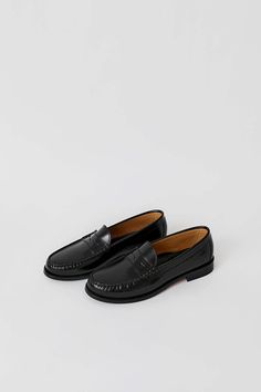 Sesa New York Loafer in Licorice Coolest Shoes, Pointed Loafers, Mules Heels, Clog Boots, Fancy Shoes, Black Loafers, Penny Loafer, Leather Clogs, Well Dressed Men