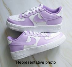 These are cool simple colored shoes that will make you look super cool Trendy Shoes Sneakers, Nike Fashion Shoes, Nike Shoes Girls, Preppy Shoes, Jordan Shoes Girls, Pretty Shoes Sneakers, All Nike Shoes, Nike Air Shoes, Cute Nike Shoes