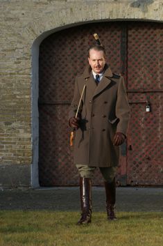 Military Barracks, Holmes Movie, Polo Coat, Hunt Coat, Vintage Suits, Hunting Clothes, 1940s Fashion