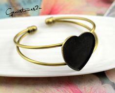 Adjustable 3pcs Brass Bracelet, Bracelet Supply, Blank Bracelet Cuff, Bezel Bracelet Bangle, 25mm Heart Setting, Heart 25mm Bezel Cuff - 6 Colors available✿ Quantity:3pcs✿ Bangle size: 65x60mm✿ Cup Inner Size: 25mm✿ Meterial :Brass✿ Nickel Free & Lead Free✿ Color Choices: (Pls select your favorite color in the drop down menu)☆ Antique Bronze (FS148)☆ Bright Silver (FS149)☆ White Gold (FS150)☆ Gold (FS151)☆ Rose Gold (FS152)☆ Gun-Metal (FS153)A beautiful gift idea, for example, for your best Black Metal Heart Bracelet As Gift, Adjustable Metal Heart Bracelet, Black Round Cuff Bracelet Gift, Valentine's Day Heart-shaped Adjustable Bangle, Bezel Bracelet, Brass Bracelet, Bracelet Cuff, Bracelet Bangle, Free Coloring