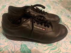 Reebok Black Tennis Shoes Lace up shoes Women's size 9.5 (B24) Black Leather Cowboy Boots, Tie Sneakers, Black Tennis Shoes, Black Reebok, Bowling Shoes, Reebok Black, Reebok Sneakers, Shoes Photo, Leather Cowboy Boots