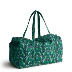 Vera Bradley Large Original Duffel in the pattern Wickedly Beautiful. Fleece Patterns, Backpack Lunch Bag, Belt Purse, Stocking Stuffer Gifts, Toiletry Bag Travel, Mini Purse, Scarf Jewelry, Stylish Bag, Exclusive Bag