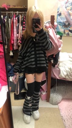 Emo Skirts Outfit, Cute Emo Style, Emo Athletic Outfits, Emo Outfit With Skirt, Cute Emo Outfit Ideas, Scene Clothes Aesthetic, Grunge Kawaii Outfits, Emo Girly Outfits