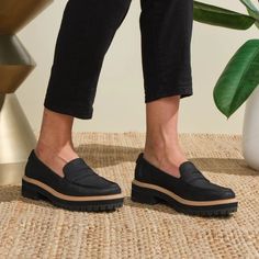 Women's Black Leather Cara Lug Loafer | TOMS Comfortable Fall Shoes, Loafers With Jeans, Toms Shoes Outfits, Loafers Trend, Loafers Outfit, Black Toms, Work Fits, Work Shoes Women, Leather Loafer Shoes