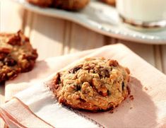 cookies are sitting on napkins next to each other