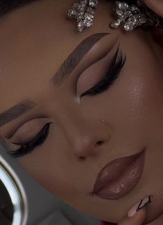 Midnight Makeup Looks, Best Wedding Makeup For Brown Eyes, Wedding Makeup Styles, Party Eyeshadow Looks, Eye Jewel Makeup, Full Glam Prom Makeup, Evening Look Makeup, Glam Make Up Looks, Mafia Makeup Look