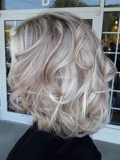 Lowlights in white hair | Cabelo, Cabelo lindo, Cabelos prateados White Hair With Lowlights, Grey Hair Dye, Ash Hair Color, Silver Blonde, Low Lights Hair, Hair Color Highlights, Trendy Hair Color, Platinum Blonde Hair, Grey Hair Color