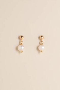 Elegant, minimal and beautiful, the Circe pearl drop are a timeless yet stylish pair of earrings, that will match any outfit and elevate your already amazing style. *Due to the unique nature of the pearls, the colors and shapes may vary slightly from the picture shown. Details: Material: 14k gold-filled Material: 925 Sterling SIlver Handcrafted Gemstone: Natural baroque pearl Hypoallergenic and Tarnish resistant Water Resistant Pearl Drop Earrings Gold, Unique Nature, Silver Drop Earrings, Jewelry Case, Polish Jewelry, Gold Filled Jewelry, Pearl Drop Earrings, Pearl Drop, Baroque Pearls