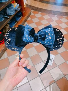 Exclusive Minnie Mouse Stars Light Up Ear Headband is released at Shanghai Disney Resort Today~! Handmade Mickey Ears, Rhinestone Mickey Ears, Custom Mickey Ears, Minnie Ears Display, Park Fits, Disney Minnie Ears, Disney Vacation Outfits, Ear Ideas, Disney 2025