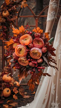 Pumpkin Spice Ranunculus: Cozy Fall Wedding Bouquets Fall Leaf Bouquet, Autumn Leaves Bouquet, Autumn Flowers Aesthetic, Fall Ranunculus, Cozy Fall Wedding, Fall Flower Wedding Bouquets, Cornucopia Centerpiece, Creative Doodles