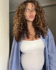 Dyed Hair Inspiration, Colored Curly Hair, Beautiful Curly Hair, Curly Hair Inspiration, Types Of Curls, Hair Stylist Life, Dye My Hair, Baddie Hairstyles, Hair Inspo Color