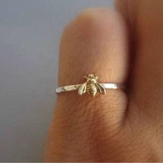 Available In Sizes 6, 7, 8, 9, & 10 Bee Jewellery, Rings Etsy, Bee Ring, Bee Jewelry, Hammered Band, Cute Rings, Trendy Jewelry, Pretty Jewellery, Ring Ring