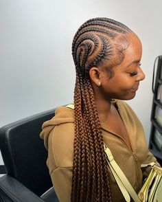 Stitch Braids With Beads At The End, Straight Back Braids With Color, Curved Straight Back Braids, Straight To The Back Braids, Stitch Braid Styles For Black Women, 12 Stitch Braids With Design, 12 Feed In Braids, Feedins Braids For Black Women, Stitch Cornrows For Black Women