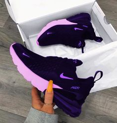 Mode Tips, Jordan Shoes Girls, Kicks Shoes, Custom Nike Shoes, Purple Sneakers, Nike Air Shoes, Cute Nike Shoes, Cute Sneakers, Fresh Shoes