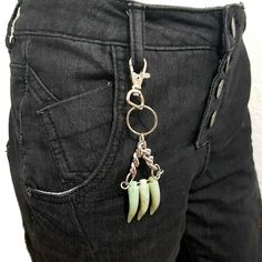 Claw Schlüsselanhhänger Pants Chain Beltchain Key Ring Chain Carabiner The description of this item has been automatically translated. If you have any questions, please feel free to contact us. Welcome to our eBay Shop Buy4you   Item Description   You buy here: Key chain Color: silver and green Material: metal and plastic  Weight: approx. 26g Length: approx. 13.5cm     Shipping information Please pay for the entire order only after purchasing the last item or wait for our payment information, we Sapphic Style, Hardware Jewelry Diy, Bone Keychain, Pants Chain, Fnaf Cosplay, Pant Chains, Hardware Jewelry, Belt Chain, Battle Jacket