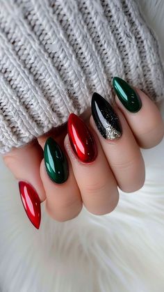 Christmas Short Almond Nails, Nail Art Noel, Candy Cane Nails, Christmas Gel, Red Christmas Nails, Cute Christmas Nails, Winter Nails Acrylic, Christmas Nails Easy, Christmas Gel Nails