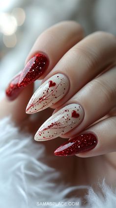 Nail Holiday Ideas, Christmas Nails Red And Gold Glitter, New Year Nail Inspo 2024, Elegant Red Nail Designs, Red Nye Nails, Red Detail Nails, Nails For 2025, Christmas Nails Red And Silver, Cute Red Nail Designs