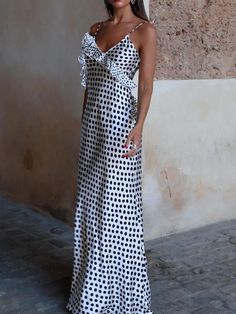 Verfraai je garderobe voor speciale gelegenheden met de Fantasy Polka Dot Print Guipure Ruffled Suspender Maxi Dress van LikeMyChoice®. Deze elegante maxi-jurk heeft een levendige polka dot print, ruche accenten en een flatterende V-halslijn, perfect voor zowel feestjes als vakanties. 
Meer zien：.Vakantie
Opmerking:
Maat: controleer zorgvuldig de afmetingen
Houd rekening met 0,5-1" verschil als gevolg van handmatige meting
Door verschillende monitorinstellingen kunnen kleuren licht afwijken
1" = 2,54cm
Maattabel :



MAAT
VS
UK
EU
BUST
TAILLE
SCHOEF


INCH
CM
INCH
CM
INCH
CM


S
2-4
6-8
36-38
33-35‘’
84-89
26-27‘’
66-69
36-37‘’
91-94


M
6-8
10-12
38-40
36-38‘’
92-97
28-29‘’
71-74
38-40‘’
96-102


L
10-12
14-16
40-42
40-42‘’
102-107
30-31‘’
76-79
41-43‘’
104-110


XL
14
16-18
44 
43-45‘’
1 Vacation Dresses Casual, Elegant Maxi Dress, Vacation Wear, Dress Jewelry, Polka Dot Print, Dot Print, Black Maxi Dress, Satin Dresses, Casual Dress