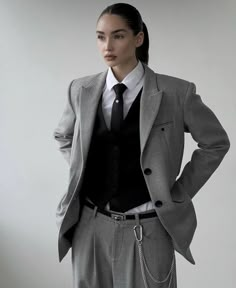 Unisex Formal Suits, Masculine Tailoring Women, Suits Outfits For Women, Woman Wearing Suit, Casual Suit Outfit, Feminine Tomboy Style, Female Bodyguard, Kingsman Suits, Stylish Business Outfits