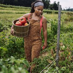 Women's Heirloom Gardening Bib Overalls Gardening Overalls, Hipster Summer, Farm Work, Linen Overalls, Farm Clothes, Overalls Outfit, Duluth Trading Company, Gardening Outfit, Womens Fashion Inspiration