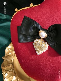 Attention: This price includes a brooch only, others are not included.Material: Alloy, ribbon.Size: 11*8.5cm.Hand measurement will have discrepancy of about 0.3cm.Weight: 14.18g. Gift Bow Brooch, Vintage Ribbon Brooches, Gold Bow Brooch For Party, Gold Brooch With Decorative Bow For Party, Party Pins With Bow, Valentine's Day Party Brooch Jewelry, Chic Gold Brooches For Party, Gold Brooches For Valentine's Day Party, Elegant Party Hair Accessories Brooch