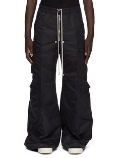 When it comes to making a bold statement in contemporary fashion, the Rick Owens Drkshdw Double Cargo Jumbo Belas Pants stand out as a truly exceptional piece. Available through Acroera, a trusted reseller of Rick Owens, these pants combine unique design with unparalleled functionality. With meticulous attention to detail, these cargo belas present a contemporary silhouette, perfect for those looking to add an edgy touch to their wardrobe. Ideal for any fashion-forward individual, the Rick Owens Rick Owens Archive Fashion, Rick Owens Cargo Pants Outfit, Rick Owens Cargo Pants, Rick Owens Pants Outfit, Drkshdw Outfit, Rick Owens Fit, Rick Owens Pants, Dream Pants, Pants Stand