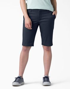 Bermuda Shorts Outfit Women, Bermuda Shorts Outfit, Dickies Women, Shorts Outfits Women, Advertising And Promotion, Lifestyle Clothing, Safety Shoes, Summer Time, Short Outfits