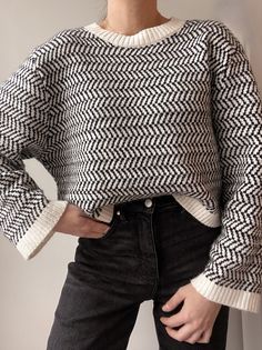 Herringbone pattern crew neck sweater. Long sleeves and good stretch. Slightly cropped, boxy silhouette. This fall staple sweater is both chic and comfy! Textured Horizontal Line Sweater, Tan Herringbone Sweater, Fall Staples, Best Stretches, Beige Sweater, Herringbone Pattern, Good Stretches, Black Friday Sale, Black Sweaters