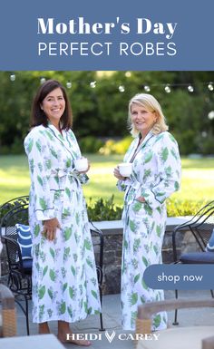 A wonderful gift for mother´s day. Spoil your mom with my cotton kimono robes!.  #HeidiCarey #KimonoRobes #PrintedRobes #Homewear #mothersday #giftsformom #bestgifts Elegant Spring Home Robe, Spring White Robe For Relaxation, White Spring Robe For Relaxation, Spring Floral Print Loungewear Robe, Elegant Spring Cotton Robe, White Floral Print Robe For Daywear, Kathy Hilton, Hydrangea Print, Loungewear Fashion