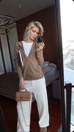 Neutral Fits, English Cottage Style, Confident Women, Makeup Style, Confident Woman, Airport Outfit, Fall Outfits Women, Winter Looks