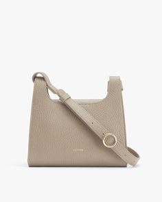 Handbag with a shoulder strap and front clasp Cuyana Bag, Small Leather Accessories, Out On The Town, Leather Industry, Iconic Bags, Monogrammed Items, Nylon Bag, Card Holder Leather, Fall Outfits Women