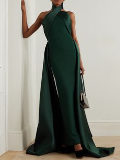 EXCLUSIVE AT NET-A-PORTER. The dramatic silhouette of Solace London's 'Rumi' gown will ensure you'll make a memorable entrance. It's cut from stretch-crepe to hug your figure with glossy satin-twill that wraps around the neck and waist before falling at the sides to an asymmetric hem. Style yours with glittering earrings and elbow-length velvet gloves. Creative Black Tie, Solace London, London Outfit, Halter Gown, Green Gown, Elegant Party Dresses, Black Tie Dress, Guest Attire, Wedding Attire Guest