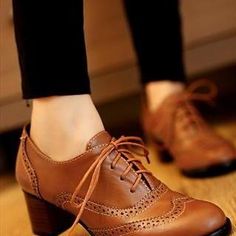 Oxford Pumps, Mid Heel Shoes, Oxford Heels, Elegante Casual, Brown Shoes, Unique Shoes, Retro Women, Jane Shoes, Shoes Pumps