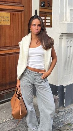 Mid Rise Jeans Outfit, Summer Dinner Outfits, Casual Dinner Outfits, Scandinavian Outfit, Chica Chola, Dinner Outfit Casual, Latina Outfits