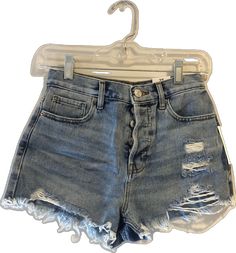 Summer Jeans For Beach, High Waist Summer Jeans, High Waist Summer Jeans For Beach, High Waist Denim Bottoms For Vacation, High Waist Medium Wash Bottoms For Beach, High Rise Jean Shorts With Pockets For Beach, Cutoff Bottoms With Pockets For Vacation, Vacation Cutoff Bottoms With Pockets, Summer Short Length Jeans For Beach