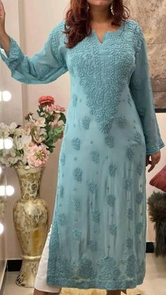 Lucknowi Kurti Designs Latest, Chickenkari Kurti Designs Latest, Chicken Kurti Designs Latest, Chikankari Kurti Designs Latest, Kurta Styling, Cutwork Designs, Lucknowi Chikankari Kurti, Style Hijab Simple, Beautiful Simple Mehndi Design