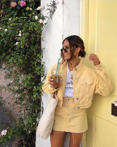 pinterest || issavibe Urban Wear Women, Color Blocking Outfits, Yellow Outfit, Urban Wear, Dressy Tops, Looks Vintage