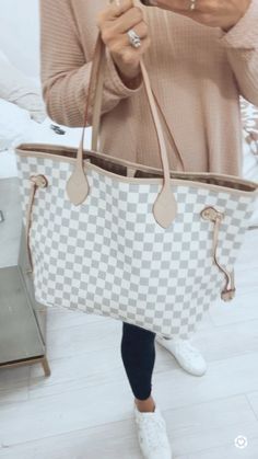 Neverfull Gm Outfit, Neverfull Mm Damier Azur, Amazon Account, Louis Vuitton Handbags Outlet, Louis Vuitton Neverfull Gm, Purse Outfit