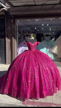 Pink Fitted Princess Dress For Quinceanera, Pink Floor-length Quinceanera Dress, Pink Floor-length Quinceanera Dress For Pageant, Pink Sleeveless Gown For Sweet 16, Hot Pink Quinceanera Dresses, Sweet 16 Ball Gown, Classic Ball Gowns, Sweet 16 Ball, Bolo Rapunzel