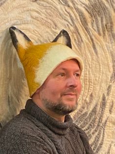 Let's talk about this insanely cool Handmade Felt Fox Hat that's poppin' off with charm and swagger. This isn't just a piece of fabric; it's a full-on vibe, tailor-made for anyone who's ready to channel their inner fox. Kid or grown-up, doesn't matter - if you've got a head, you've got a reason to rock this hat. Snag this fox hat for any occasion. Birthday? Check. Valentine's? Double-check. Graduating? Big life wins? Yup, it's perfect. It's got that sly fox attitude to celebrate someone's smarts and savvy--just the thing for the clever peeps in your tribe. This thing is handcrafted -- no machines, no mass production, just pure skill. Soft, sustainable raw Merino wool that's all about keeping it real -- and comfy. Plus, it's as kind to the planet as it is to your skin. Oeko-Tex certified me Hats With Ears, Diy Wool Felt, Fox Hat, Felt Fox, Festival Hat, Wet Felt, Ear Hats, Large Cats, Costume Hats