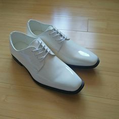 - Oxford Style - Shiny Faux Leather Upper - Laces - Approx 1" Block Heel - Wide Width - Several Marks, Most Are Light (Photos Included, See Last 4) Size: 7.5w (Wide) Color: White & Black Material: Polyurethane (Pu) Work, Career, Office, Formal, Classy, Wedding White Round Toe Oxfords For Party, White Pointed Toe Oxfords For Party, White Almond Toe Dress Shoes For Party, White Formal Lace-up Dress Shoes, White Dress Shoes With Round Toe, White Fitted Dress Shoes With Almond Toe, White Fitted Almond Toe Dress Shoes, White Fitted Dress Shoes For Parties, White Fitted Lace-up Dress Shoes