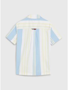 Tommy Hilfiger boys' shirt.  Material: 53% Organic Cotton, 43% Better Cotton Initiative, 4% Elastane. Tommy Hilfiger Short Sleeve Shirt For Spring, Tommy Hilfiger Striped Tops For Summer, Tommy Hilfiger Spring Short Sleeve Shirt, Summer Striped Tops By Tommy Hilfiger, Tommy Hilfiger Classic Summer Tops, Classic Tommy Hilfiger Striped Tops, Tommy Hilfiger Cotton Short Sleeve Shirt, Classic Tommy Hilfiger Shirt For Summer, Tommy Hilfiger Classic Summer Shirt