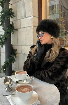 Slavic Aesthetic, Gloves Outfit, Mob Wife Aesthetic, Fur Coat Outfit, Wife Aesthetic, Wife Fashion, Classy Winter Outfits, Winter Fashion Outfits Casual