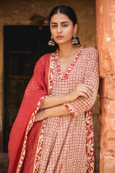 Red Cotton Kalidar Anarkali Suit Set with Doriya Dupatta Kalidar Anarkali, Modest Maxi Dress, Mehendi Outfits, Modest Maxi, Kurta Style, Casual Indian Fashion, Anarkali Kurta, Indian Wedding Wear, Bangles Design