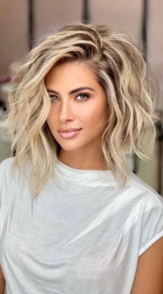 Blonde Hair With Roots, Layered Haircuts For Women, Blonde Wavy Hair, Dark Roots Blonde Hair, Short Layered Haircuts, Short Hairstyle, Short Blonde Hair