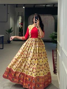 Latest Long Frock Designs, Ready To Wear Gown, Floral Blouse Designs, Diy Maxi Dress, Simple Lehenga, Latest Blouse Designs Pattern