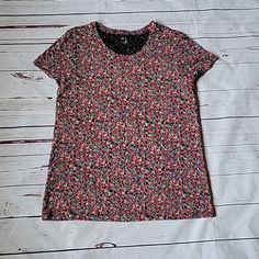 Brand With Tag Gap All Over Floral Print Scoop Neck Tee Please Refer To Photos Smoke Free/Pet Free Top Rated Seller Fast Shipper Bundle & Save Send Me An Offer Casual Printed Scoop Neck Tops, Multicolor Scoop Neck Tops For Summer, Fitted Floral Print Scoop Neck Tops, Spring Printed Top With Scoop Neck, Spring Scoop Neck Printed Top, Gap Red Tops For Spring, Red Gap Tops For Spring, Multicolor Scoop Neck Top For Spring, Fitted Gap T-shirt For Summer