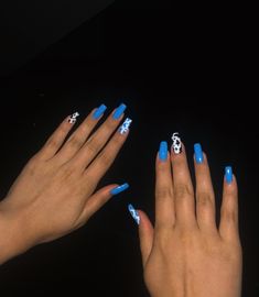 Blue and black cow print nails Green And Cow Print Nails, Royal Blue Cow Print Nails, Blue Cowprint Nails, Blue Cow Nails, Dark Blue Western Nails, Cow Print Teal Nails, Blue Cow Print Nail Ideas, Dark Blue Cow Print Nails