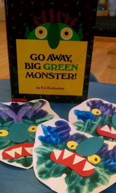 Paint drops on paper, fold in half. Add pre-cut shapes (nose, eyes, mouth) Classe D'art, Monster Crafts, E Mc2, Green Monsters, Kindergarten Art