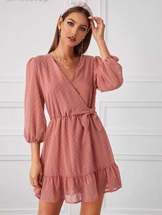 Street Style Outfits Casual, Shein Brasil, Ruffle Hem Dress, Fashion Weeks, Swiss Dot, Hem Dress, Dot Dress, Ruffle Hem, Cute Dresses